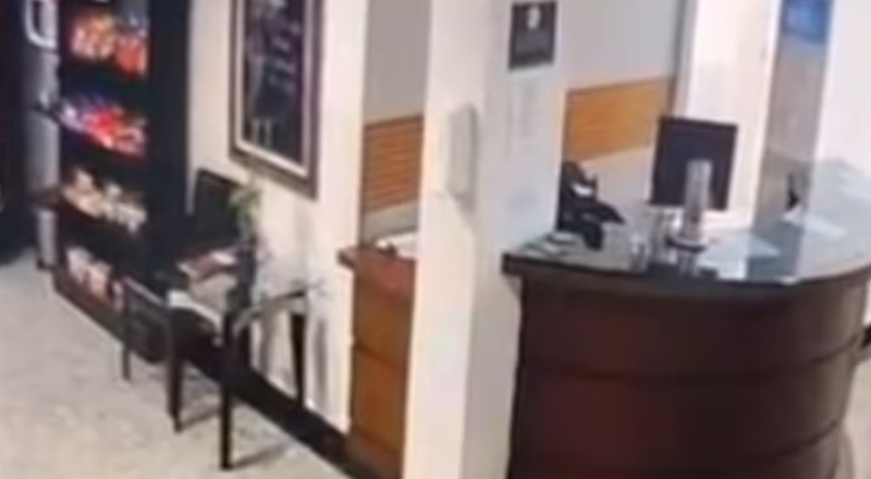 Recepcionista é atacada após recusar beijo de cliente em hotel