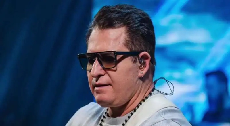 Marrone passa por nova cirurgia e retira agenda de shows