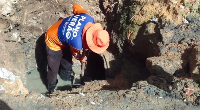 Prefeitura de Manaus realiza reparos em drenagem para evitar alagamentos