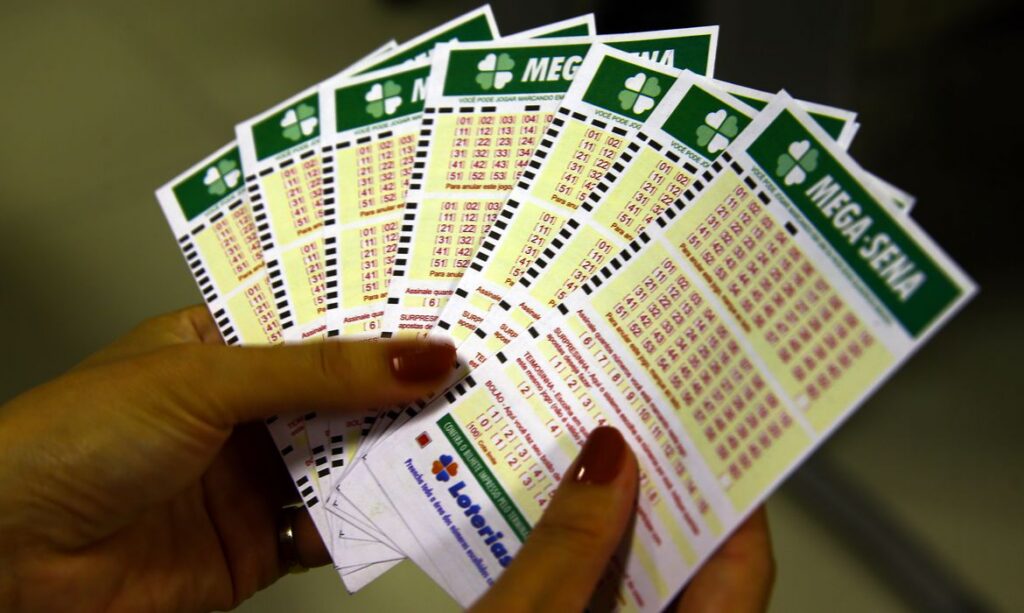 Nenhum apostador acerta seis dezenas e Mega-Sena atinge R$ 105 milhões