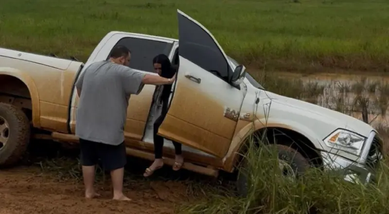 Carro de vice-prefeito de Presidente Figueiredo derrapa na BR-319