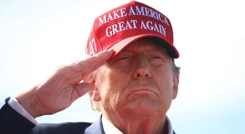 Trump confirma que enviará agentes do ICE para combater imigração ilegal.