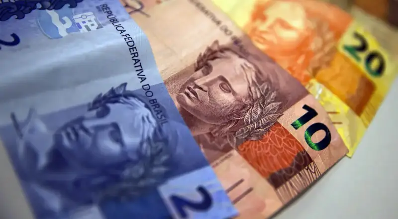 Aposentados e pensionistas do INSS começam a receber 13º hoje