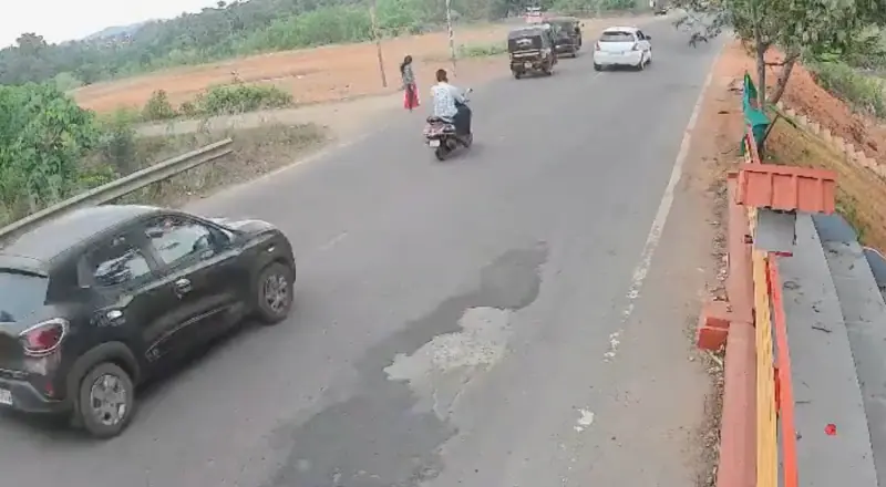 Mulher tenta atravessar estrada movimentada e se machuca gravemente