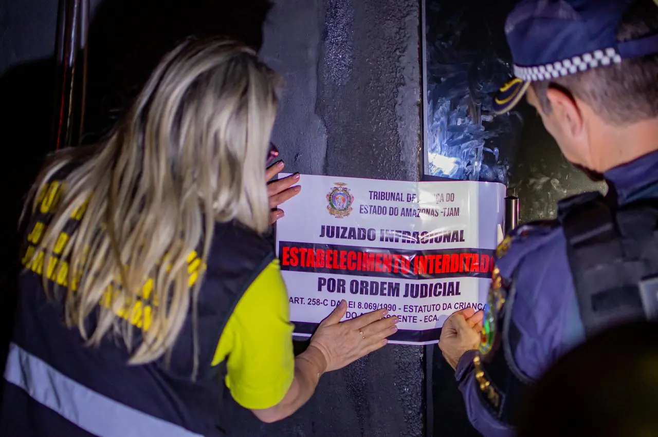 Adega é interditada, bares fechados por venda de álcool a adolescentes