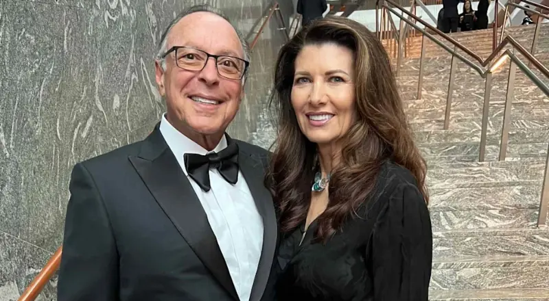 Ex-esposa processa bilionário por receber apenas US$ 1 milhão