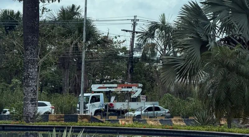 Manutenção na rede elétrica deixa bairros de Manaus sem energia