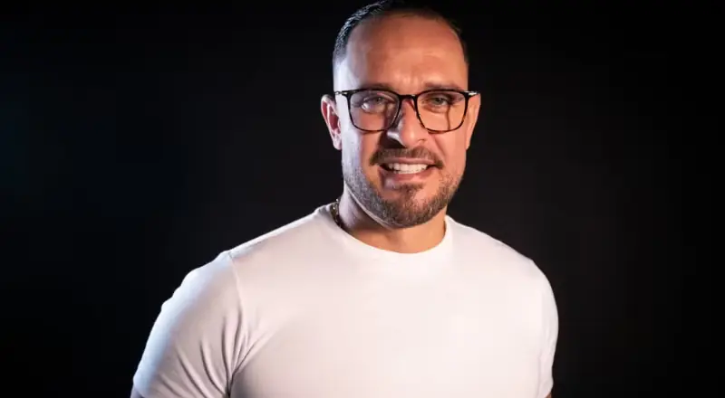 Diogo Nogueira é internado e cancela shows por saúde frágil
