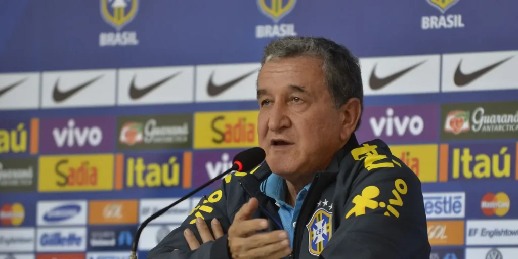 Técnico do Tetra, Parreira apresenta melhora e esperança na UTI