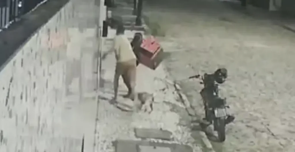 Sargento da PM atira e faz do entregador alvo vivo no meio da rua