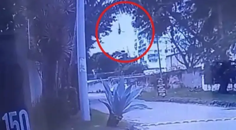 Novas imagens mostram momento em que helicóptero despenca ao vivo