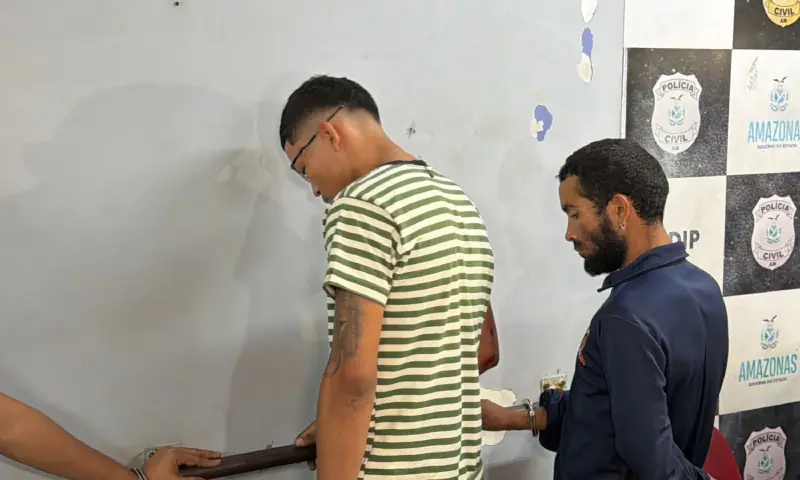 A casa caiu: homens presos vendendo drogas na Praça 14