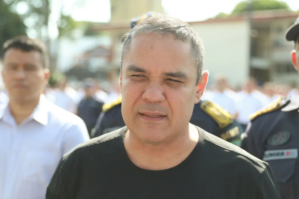 Coronel Vinícius critica Salazar e diz que Maria do Carmo não é direita