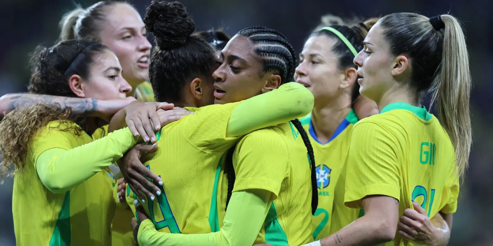 Seleção feminina encara Estados Unidos e busca vitória decisiva