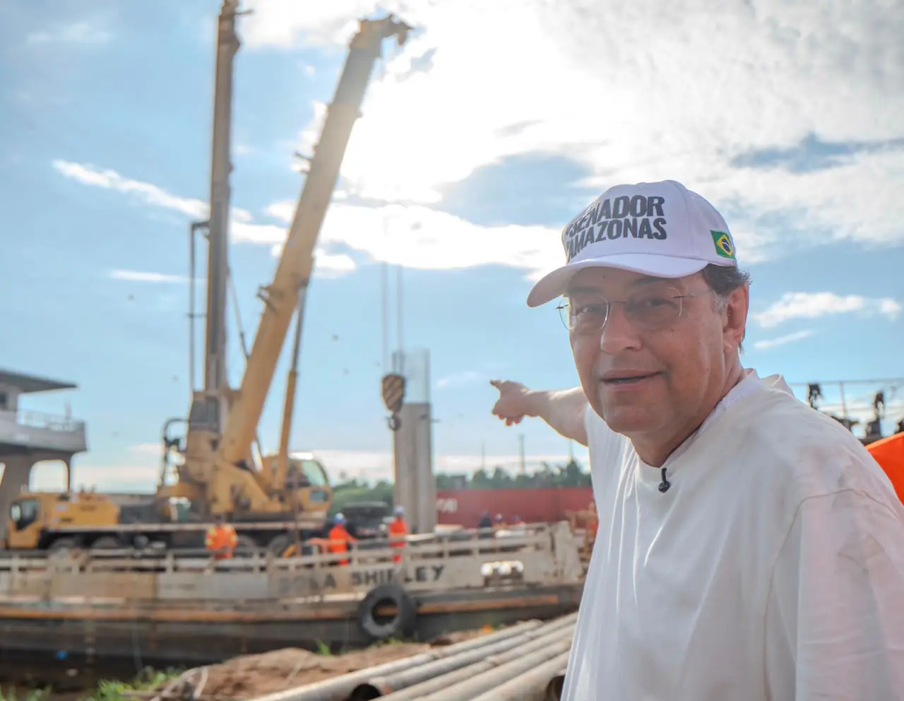 Eduardo Braga comemora liberação das obras da Ponte do Abial