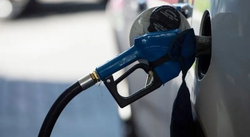 Alta do petróleo faz governo adiar subsídio da gasolina