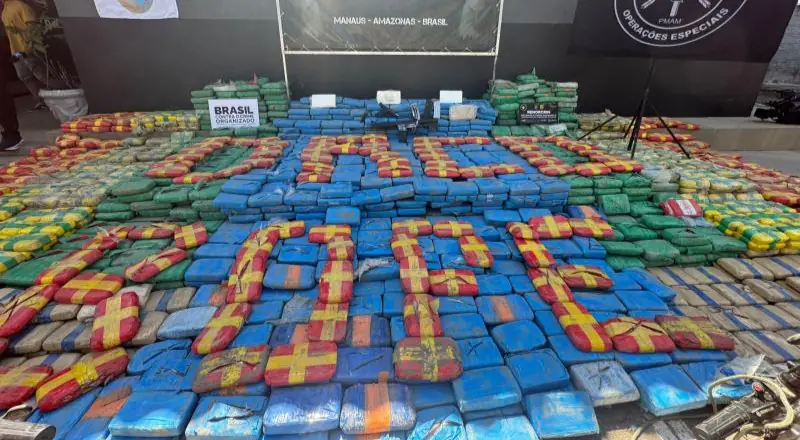 Polícia encontra mais de 2,5 toneladas de cocaína no Rio Solimões