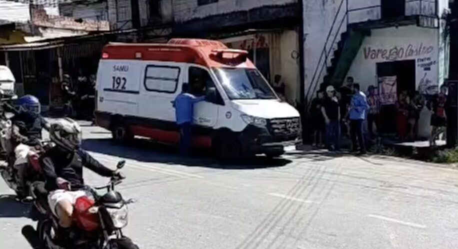 Motociclista morre após ser esmagado por caçamba; acidente trágico