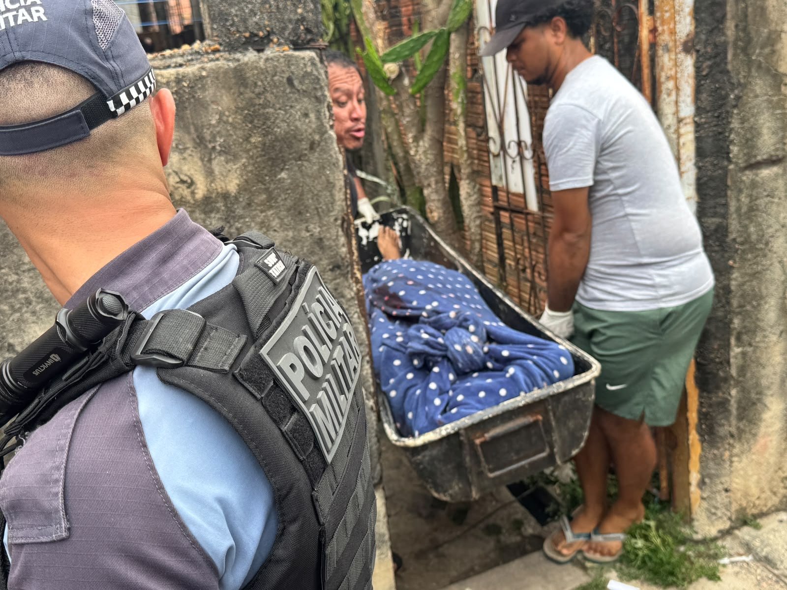 Equipes da polícia no local