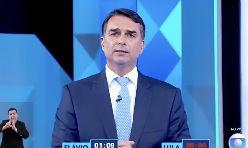 Flávio questiona se Lula vai pedir desculpas pela pobreza brasileira