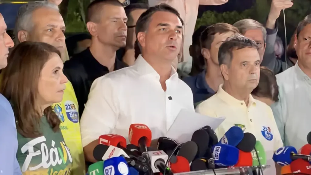 Após polêmica decisão de Zanin, Flávio Bolsonaro busca anulação eleitoral
