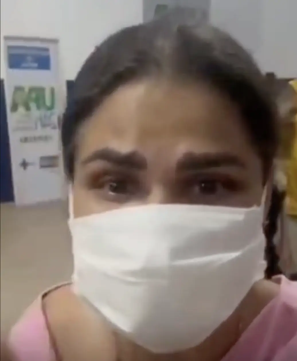 Mulher se desespera ao ver o irmão m0rrer na sua frente em UPA