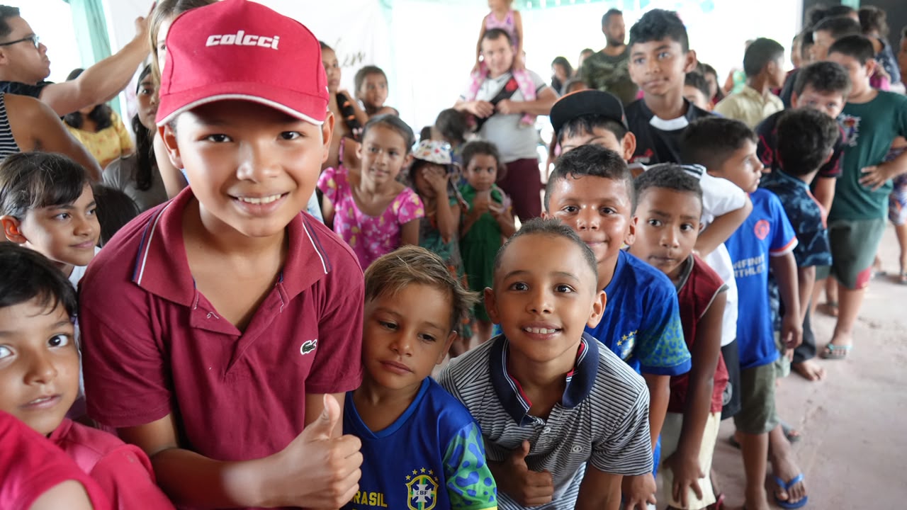 Crianças do Tarumã-Açu ganham tarde de brincadeiras e presentes com Cileide Moussallem